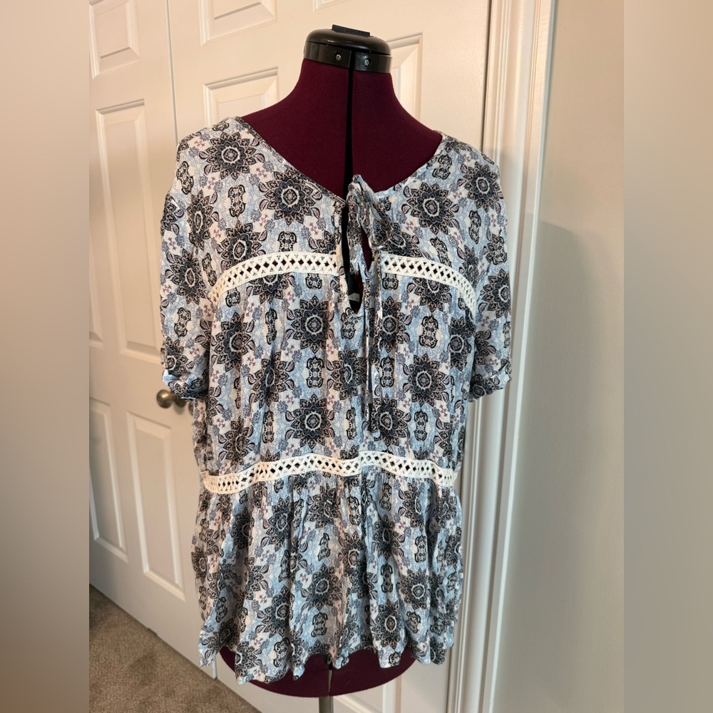 Romeo + Juliet Couture | Boho Crochet Tiered Printed Blouse